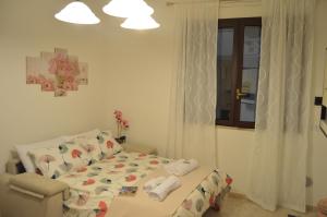 A bed or beds in a room at Souvenir d'été