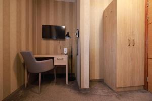 a room with a desk with a chair and a television at Hotel Banja Luka in Banja Luka