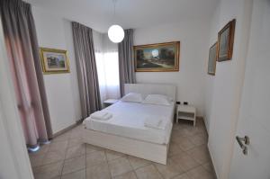 Postel nebo postele na pokoji v ubytování Aparthotel Shkodra