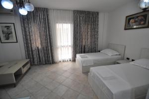 Postel nebo postele na pokoji v ubytování Aparthotel Shkodra