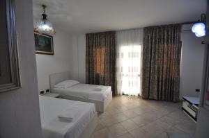 Postel nebo postele na pokoji v ubytování Aparthotel Shkodra