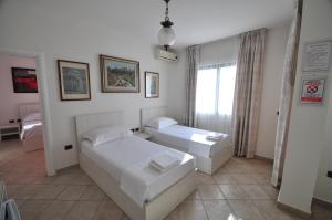 Postel nebo postele na pokoji v ubytování Aparthotel Shkodra