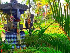 Een tuin van Amaya Cottage Ubud by SHM