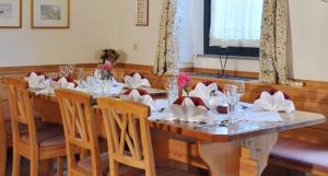 Reštaurácia alebo iné gastronomické zariadenie v ubytovaní Hotel-Restaurant Moser Pöchlarn