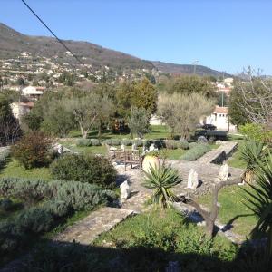 Naturlandskabet i nærheden af villaen