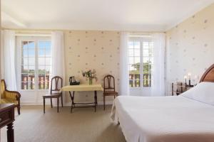 Ein Bett oder Betten in einem Zimmer der Unterkunft Hotel Les Goelands