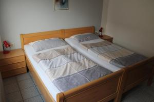 Ein Bett oder Betten in einem Zimmer der Unterkunft Ferienwohnungen im Gästehaus Sieberns
