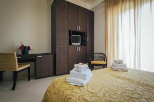 a hotel room with a bed with towels on it at Hotel Costa Azul in Balestrate