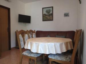 TV a/nebo společenská místnost v ubytování Apartmani Milena