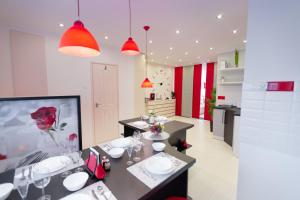 Kuchyň nebo kuchyňský kout v ubytování Flame Luxus Apartman