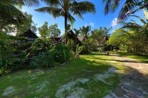 Κήπος έξω από το La Paloma Resort