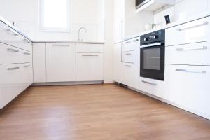 Kuchyňa alebo kuchynka v ubytovaní Prostorný 3 pokojový apartmán s dvěma terasami
