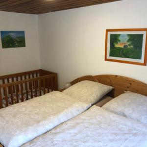 Giường trong phòng chung tại Ferienhaus Lara
