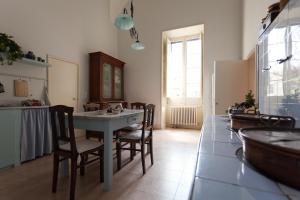Posedenie v ubytovaní Palazzo Pio Apartment