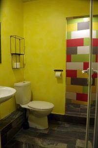 A bathroom at Стаи за Гости "ЦЕНТРАЛ" Фамилни Стаи & Апартаменти