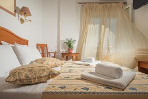 Postel nebo postele na pokoji v ubytování Hotel Meltemi