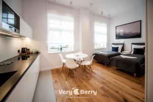Fotografia z galérie ubytovania Very Berry - Orzeszkowej 14 - MTP Apartment, parking, check in 24h v Poznani