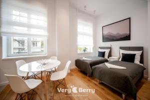 Fotografia z galérie ubytovania Very Berry - Orzeszkowej 14 - MTP Apartment, parking, check in 24h v Poznani