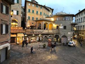 a group of people walking around a city street at Casa Dreosti in Cortona