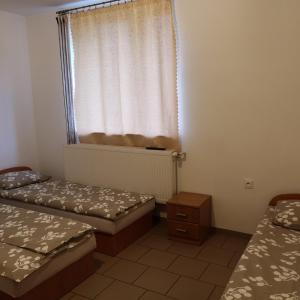 Łóżko lub łóżka w pokoju w obiekcie noclegi u Adama