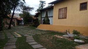 a house with a stone walkway next to a house at Pousada Licuri in Serra do Cipo