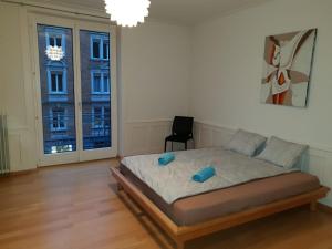 Llit o llits en una habitació de Homestay Zurich City
