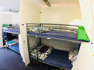 a room with two bunk beds in a room at Landing Pads Brunswick in Melbourne +26 photos