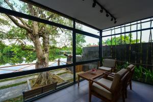 Gallery image of La Paix Hue Riverside Villa in Hue
