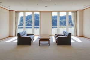 Kamogawa Country Hotel的休息区