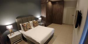 Lova arba lovos apgyvendinimo įstaigoje Odyssey Luxury Apartments