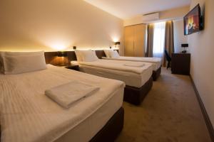 Rúm í herbergi á Hotel Spa Grad