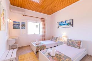 Кровать или кровати в номере Casa Soula, Gaios Seaview Cottage
