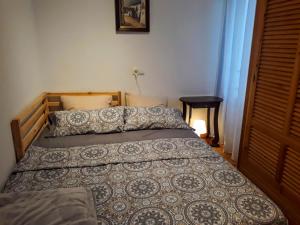 Posteľ alebo postele v izbe v ubytovaní 2 bedroom's flat on the beach, City center, 1 line