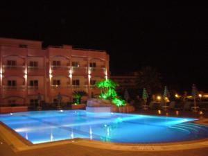 Bazén v ubytovaní Rhodian Rose Hotel alebo v jeho blízkosti