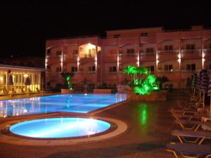 Bazén v ubytovaní Rhodian Rose Hotel alebo v jeho blízkosti