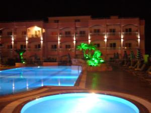 Bazén v ubytovaní Rhodian Rose Hotel alebo v jeho blízkosti
