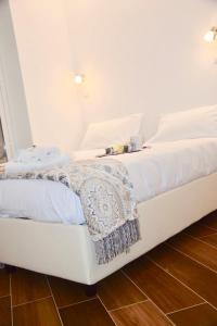 Terrazza San Giovanni apartment tesisinde bir odada yatak veya yataklar