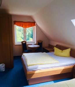 מיטה או מיטות בחדר ב-Waldhaus Altenbrak