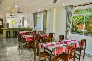 Restaurace v ubytování Villa Gamini + 30 fotografií