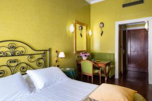 Postel nebo postele na pokoji v ubytování Art Hotel Orologio