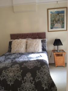 a bedroom with a bed with a black and white comforter at Parkview Apartments in High Wycombe