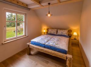 Ein Bett oder Betten in einem Zimmer der Unterkunft Adelinenhof - Ferienapartments, Fasten, Wellness & Gesundheit