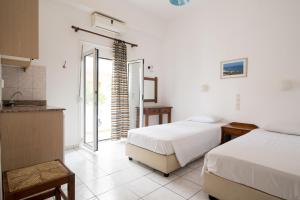 Postel nebo postele na pokoji v ubytování Ibiscus Hotel Malia
