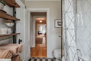 a bathroom with a shower and a toilet at Monument SWEET! in Portland +66 photos
