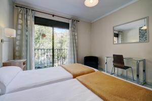 A bed or beds in a room at Sanpedro Apartamentos Marbella