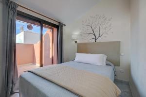 Ένα ή περισσότερα κρεβάτια σε δωμάτιο στο Sanpedro Apartamentos Marbella
