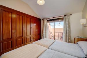 A bed or beds in a room at Sanpedro Apartamentos Marbella