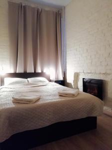 a bedroom with a bed with two towels on it at Tihiy dvorik in Saint Petersburg