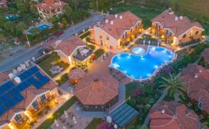 Bazén v ubytování Dalyan Live Spa Hotel nebo v jeho okolí