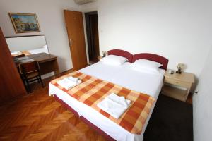 Ein Bett oder Betten in einem Zimmer der Unterkunft Rooms Vjera